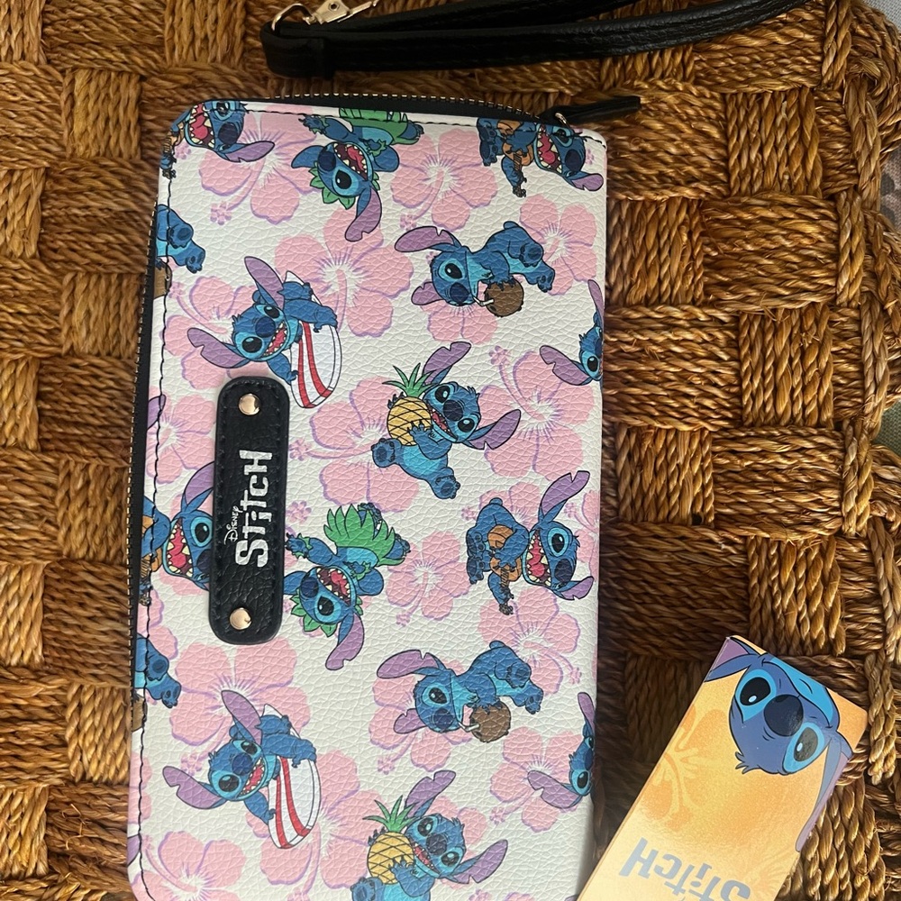NEW Disney Stitch Floral Wallet